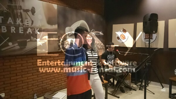 Sewa Organ Tunggal Reunian Sekolah di Warunk Upnormal