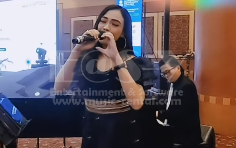 Sewa Pianis Penyanyi Dinner di Hotel Mega Anggrek Jakarta
